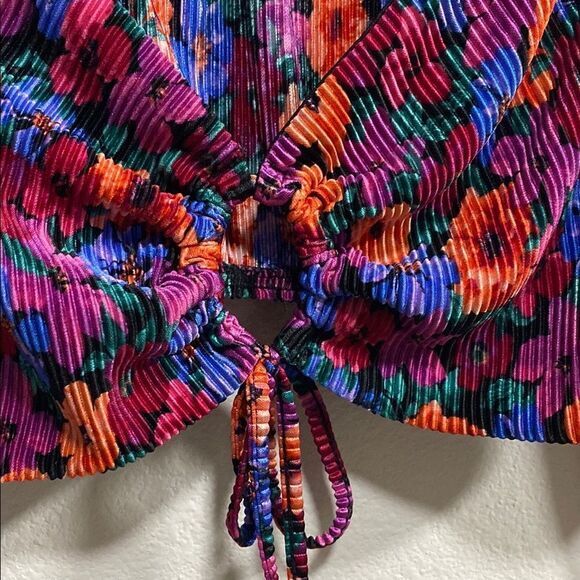 Wild Fable Floral Pleated Bell Sleeve Crop Top Hippie Flowers Size Medium - Picture 4 of 13